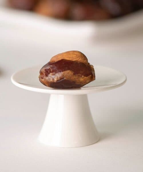 Kholas Dates with Plain Skin Almonds - main